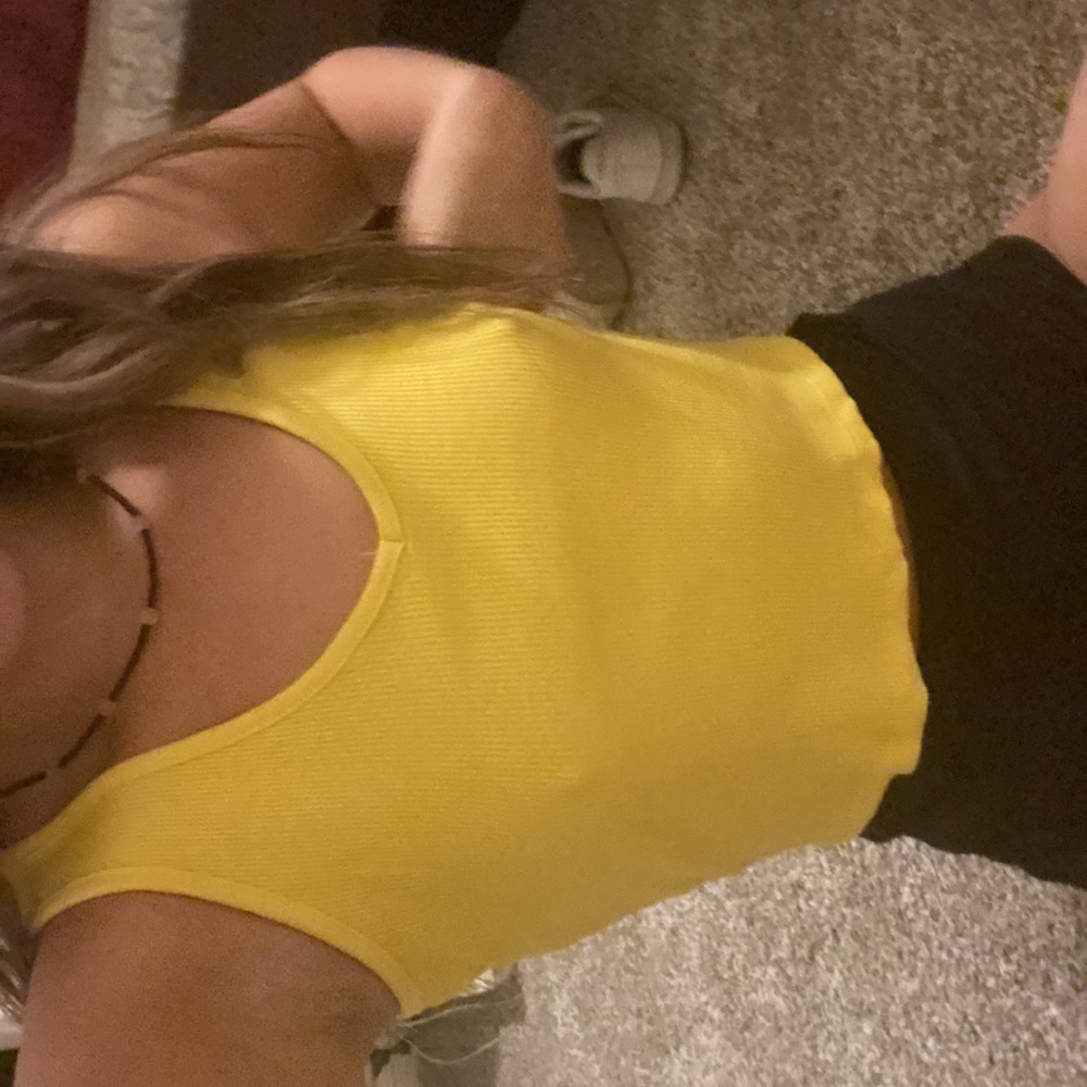 Yellow crop top - Picture 2 of 2